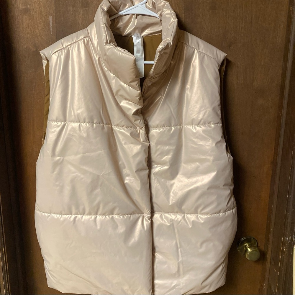Fabletics Cream Pearl and Bronze Puffer Vest